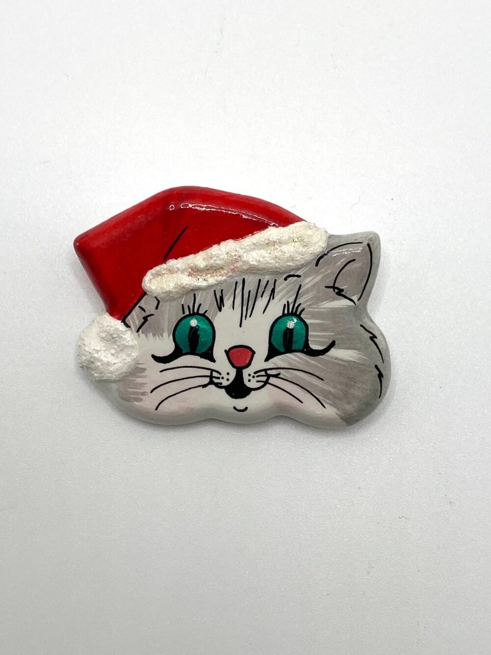 2/$20👒 Vintage Handmade Christmas Cat Clay Brooch Painted Holiday Kitsch Retro